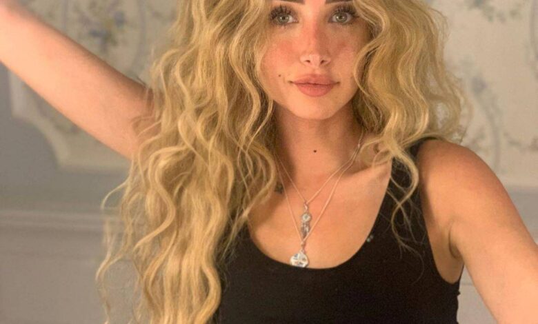 كم عمر هنا الزاهد؟ ومن هو زوجها؟ وماأهم أعمالها؟