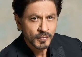 شاروخان : عمره ، زوجته وأبناءه ، مسيرته الفنية ، أعماله والجوائز التي حصدها 1 شاروخان : عمره ، زوجته وأبناءه ، مسيرته الفنية ، أعماله والجوائز التي حصدها