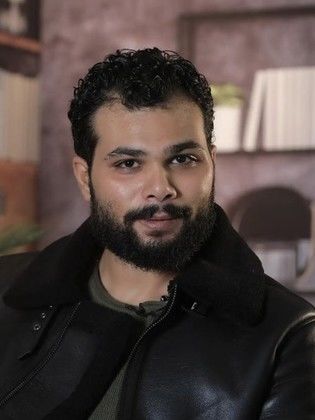 من هو أحمد عبدالله محمود ، عمره ، زواجه ، أعماله