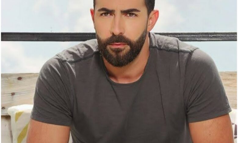 من هو كارلوس عازار ، عمره ، زواجه ، أعماله