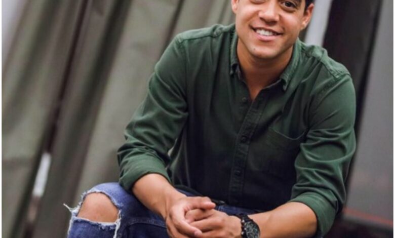 من هو خالد أنور ، عمره ، ديانته ، زوجته ، أعماله