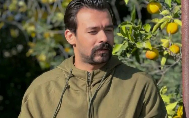 من هو درويش عبدالهادي ، عمره ، زوجته ، أعماله