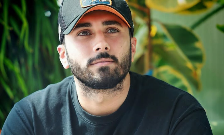 الممثل محمد أكبر، عمره، زوجته، أعماله